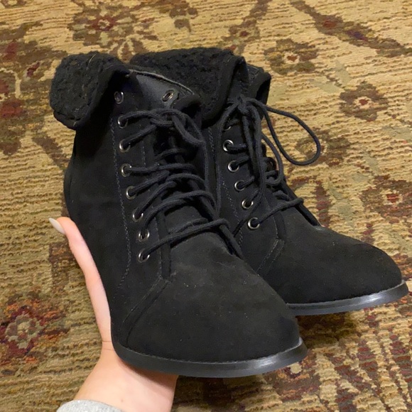 Fold over, Black suede, Fur cuff Booties, size 8 - Picture 2 of 8